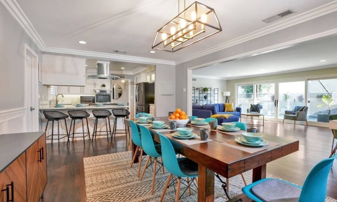 Orange Casa | Orange Oasis 🍊- 10min to Disneyland 🎡Spacious Pool home