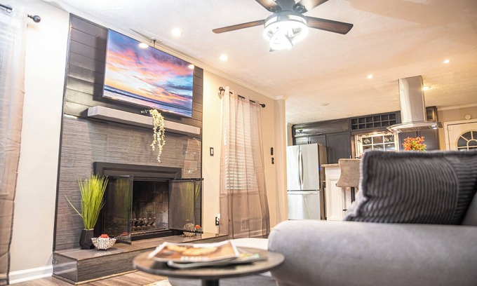 Sandtown Casa | Orange Oasis Villa Indoor Fireplace Garage Firepit BBQ grill near EVERYTHING!
