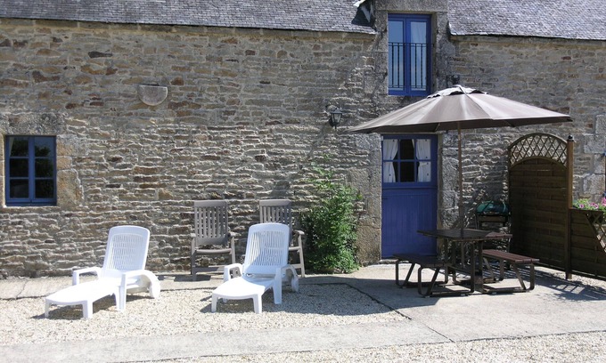 Camors Cabaña | Orchard Cottage, capacidad para 4 personas con piscina compartida con calefacción en precioso entorno rural