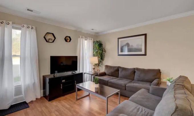 Durham Apartamento | Orchid 2BR Suite @ Forest Hills