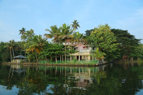 Andhakaranazhy Casa | Orchid Lake View Homestay