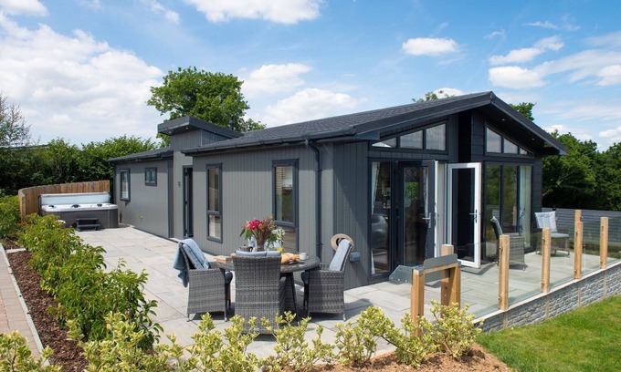 Lifton Casa | Orchid Lodge, 23 Roadford Lake Lodges