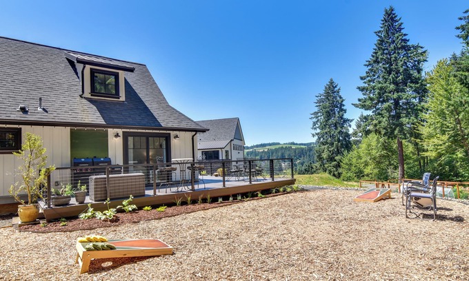 Sherwood Cabaña | Oregon Wine Country Retreat: Sip & Dine Outside