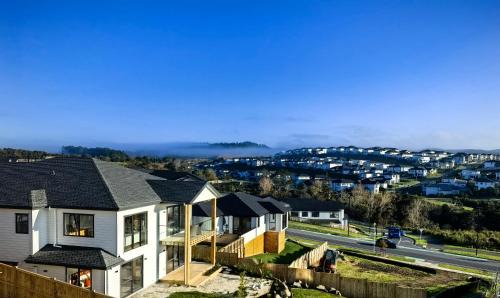 Orewa Casa | Orewa New house with view on deck near Cafe,bush & river