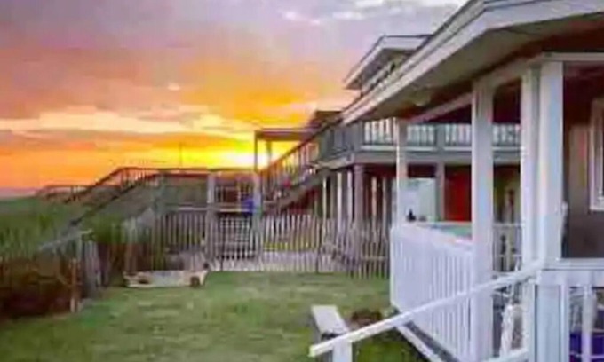 Holden Beach Cabaña | Original Beach front Cottage
