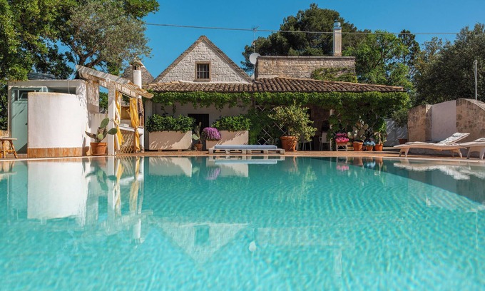 Martina Franca Villa | Original trullo, walking distance to Alberobello (UNESCO) 10m x 5m private pool.