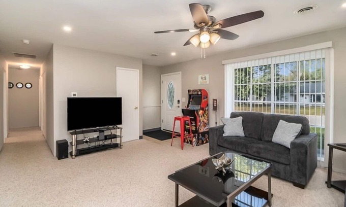 Orland Park Casa | Orland Park FHS Rental -Huntington Ct