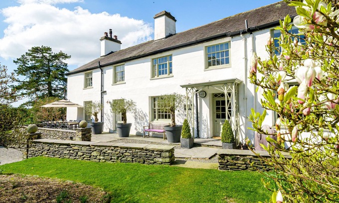 Windermere Casa | Orrest Head House, a majestic Lakeland property a moments walk from Windermere village.