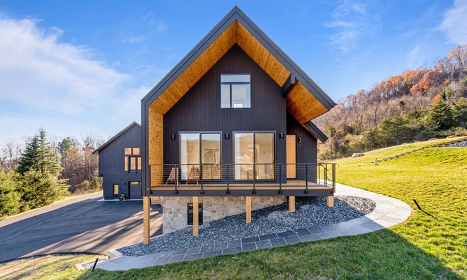 Crozet Cabaña | Orso Blu Farm Guesthouse, one-of-a-kind in Crozet