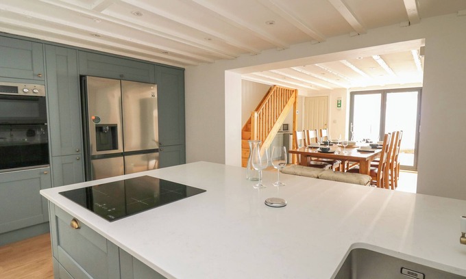 Rhayader Casa | OSBORNE HOUSE, pet friendly, with a garden in Rhayader