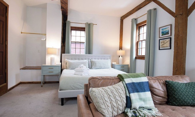 Raphine Cabina | Osceola Mill is a B&B inn located in the Shenandoah Valley 20 minutes from Lexington and Staunton.