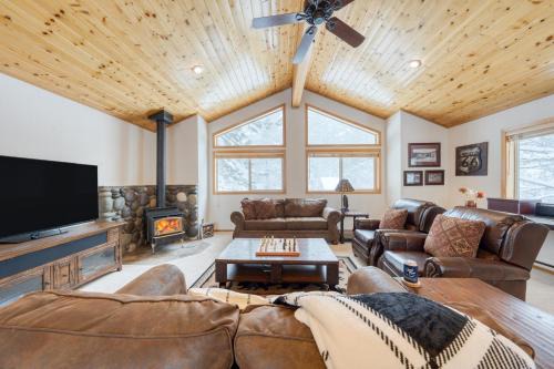 Truckee Casa | Oslo Haus by AvantStay Cabin Retreat Near Northstar Downtown Truckee