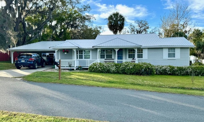 Cedar Key Casa | Osprey Nest- Historic Cedar Key. Pet Friendly!
