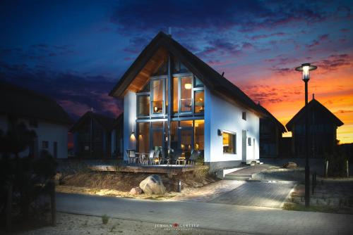Heiligenhafen Casa | Ostsee - Reetdachhaus Nr 13 "Reethaus am Yachthafen" im Strand Resort