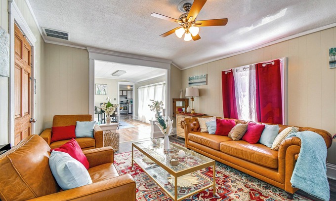 Oswego Apartamento | Oswego Apartment, Walk to Lake Ontario & Parks!