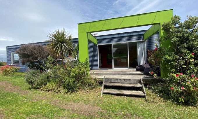 Otaki Beach Casa | Ōtaki Beach Gem - Coastal Family Getaway