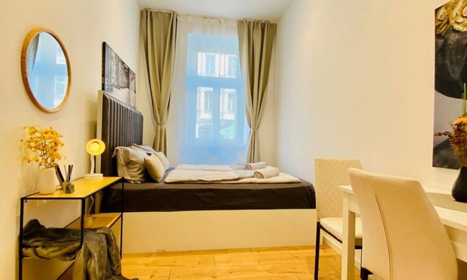 Ottakring Apartamento | Ottakring Gem 4-BR Retreat/Breathtaking City Views