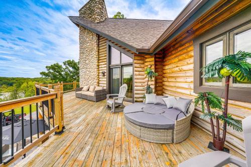 Ottawa Casa | Ottawa Cabin Hot Tub, Wraparound Deck, Games
