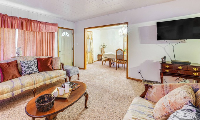Ottawa Casa | Ottawa Home w/ Porch, Near Starved Rock State Park