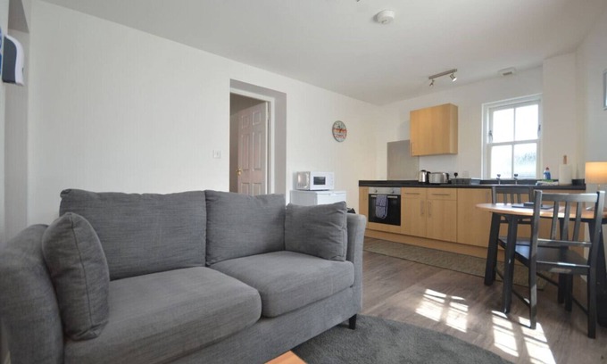 Tobermory Apartamento | Otter Apartment located on Tobermory High Street