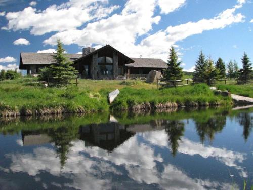 West Yellowstone Casa | Otter Lodge - NEW Listing!