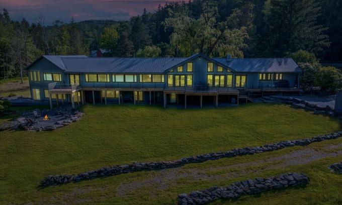 Newfoundland Casa | Otter Lodge - Private Pond!