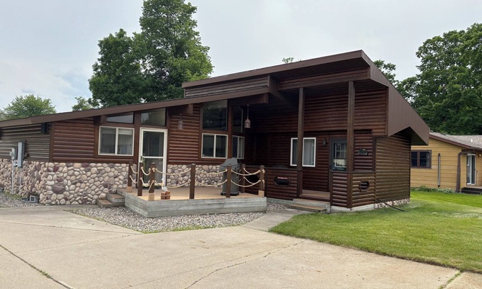 Ottertail Casa | Ottertail Lake Access Cabin with dock