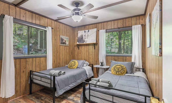 New Market Cabina | "Our Cute Cabin" - AC/heating, Sauna, cold plunge, High speed internet & firepit