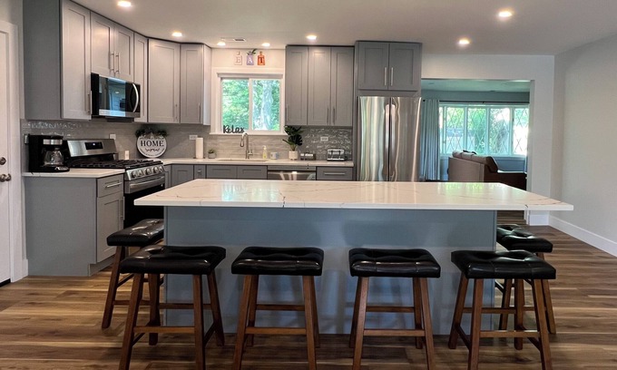 Des Plaines Casa | Our home is a perfect spot for a stay in Chicago area. Your home away from home!