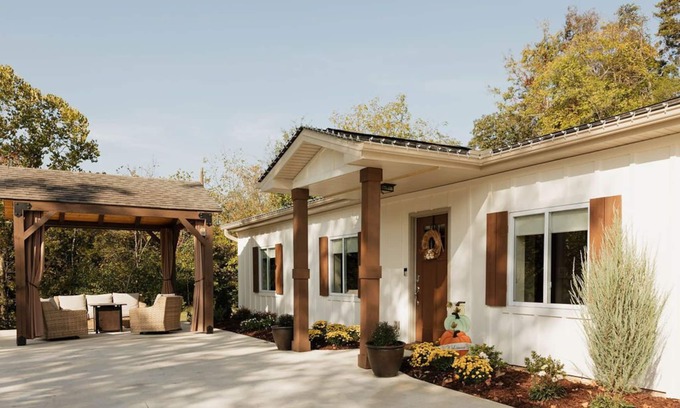 Sevierville Casa | Our Homestead Farmhouse/ EV Charger