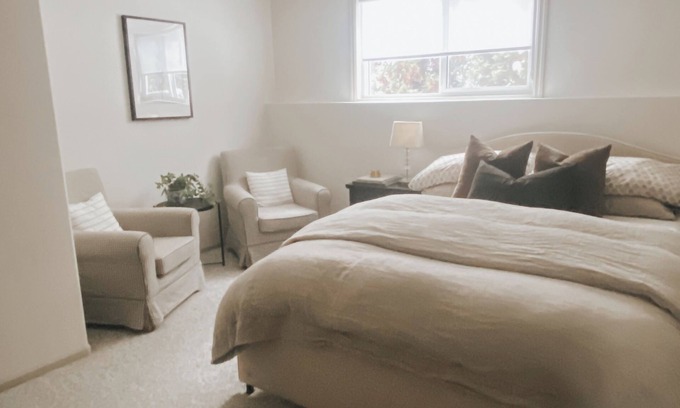Salmon Arm Apartamento | Our Kin Guest Suite in heart of Salmon Arm.