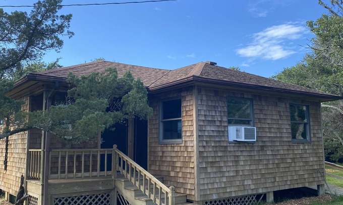 Hatteras Cabaña | Our Lucky Charm is a cottage on the waterway in Hatteras Village