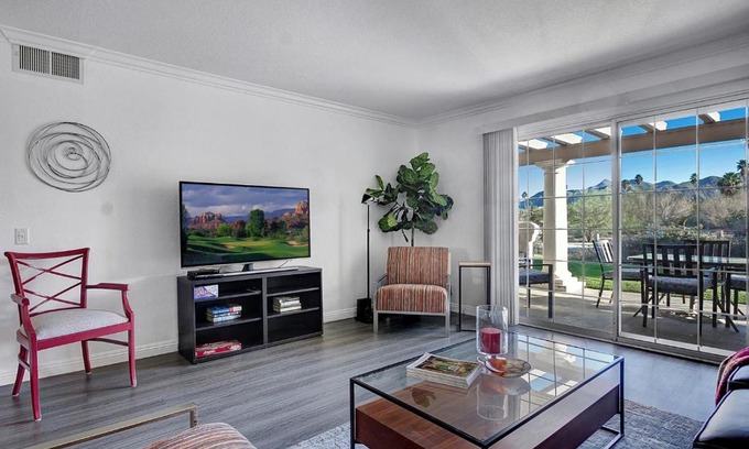 Palm Springs Apartamento | Our Mesquite-Refreshed 1st floor nature preserve & mtn view condo!