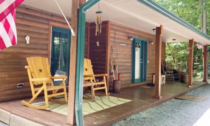 Tallassee Cabina | Our Side of Heaven Cabin- Ride the Dragon, w/Hot Tub, Private Lake and Pond