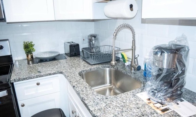 Overbrook Apartamento | Ousby Luxury apartment unit 3. 1-bedroom with AC and WiFi in West Philadelphia
