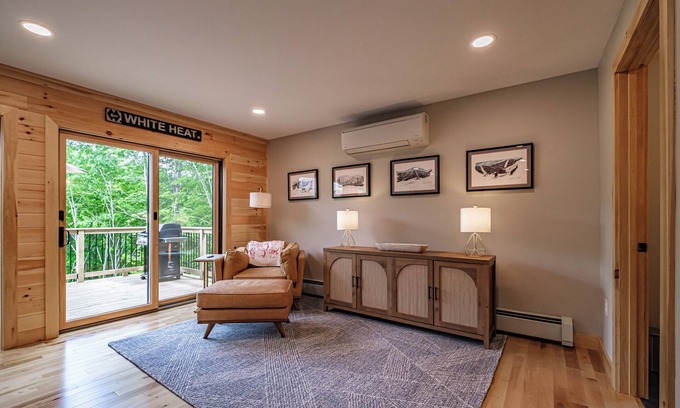 Sunday River Area Chalet De Esquí | "Out of Office" is the perfect place to getaway from it all!