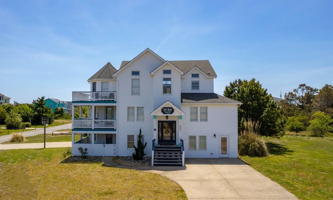 Whalehead Beach Casa | Out of the Blue 8 Bedroom Home With Private Pool