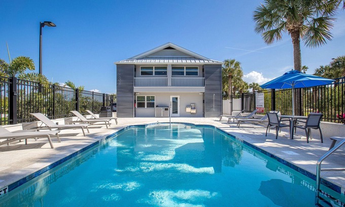 Indian Shores Hotel | Outdoor Escape! 2 Amazing Units w/ Kitchen, Beach, Pool