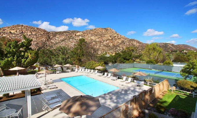 San Diego Country Estates Apartamento | Outdoor Getaway! Two Classy Units, Kitchenette, Game Room, Free Parking