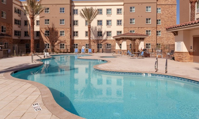 Gilbert Apartamento | Piscina al aire libre y bañera de hidromasaje + Centro de negocios las 24 horas | Estudio moderno en el área de Phoenix