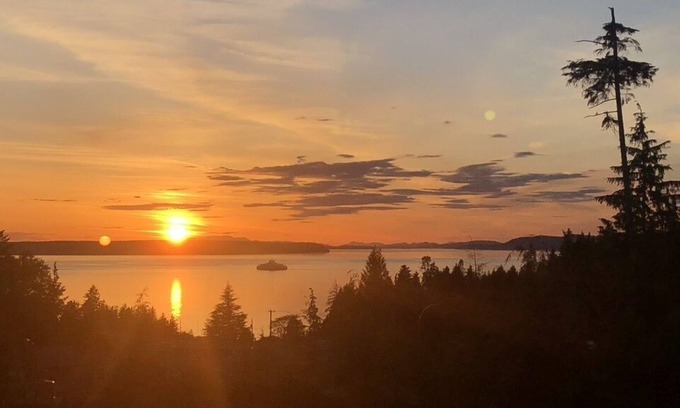 Powell River Casa | Outdoor space, a view, and pet friendly!