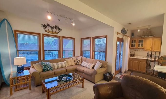 Manteo Condominio | Outer Banks hermoso condominio frente al mar con ascensor!