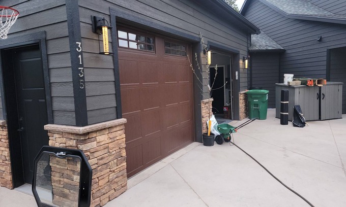 Spearfish Cabina | OUTLAW Biker hideout - AC - Shower - WIFI - FULL AMENITIES CABIN