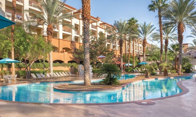 Enterprise Condominio | Outlet Shopping, Lazy River Bliss & Vegas Nights: Your Ideal Southern Stay.