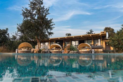 Mandla Cabina | Outpost 12, A Sinali Experience, Kanha