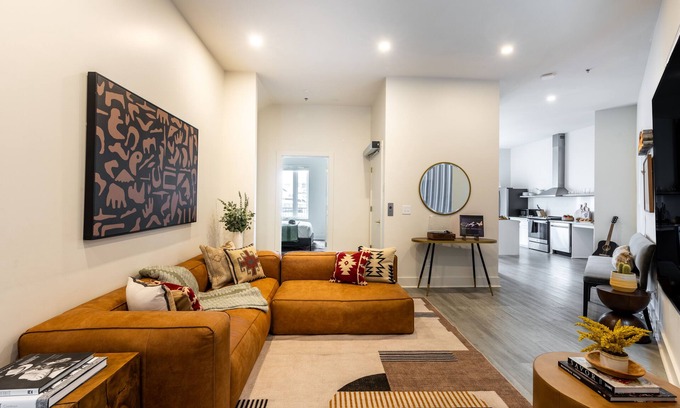Five Points Casa | Outrider 113 by AvantStay | Private Balcony + Close to Broadway, ADA Accessible