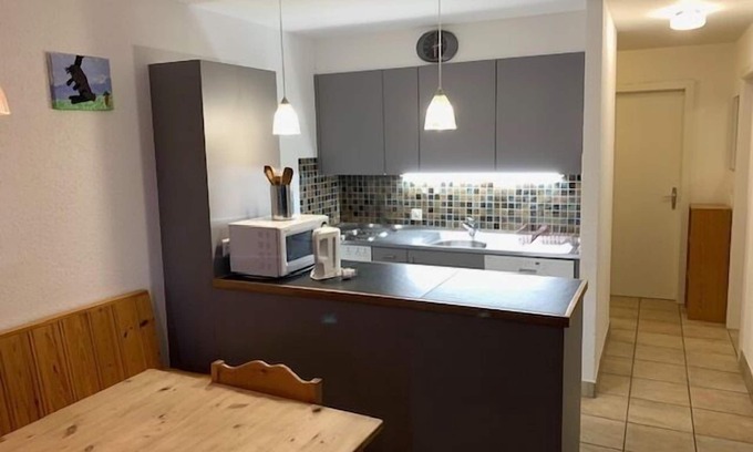St. Luc Apartamento | Exterior: apartamento en el 1er piso con gran terraza al sur de aprox. 85 m2, para 6 personas - Inter.