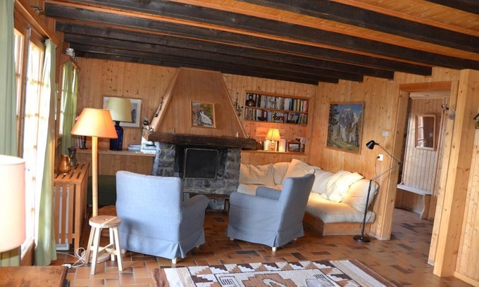 Saint-Luc Chalet De Esquí | Exterior: apartamento en la planta baja y primer piso de un chalet, para 8 personas, acceso por aprox. 50 marcos
