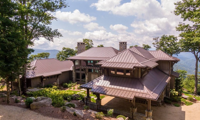 Banner Elk Casa | Outside Inn at The Lodges at Eagles Nest