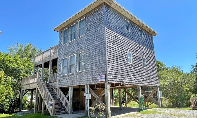 Ocracoke Casa | Fuera de allí: 3 BR, 2 BA, ubicado en una calle tranquila.